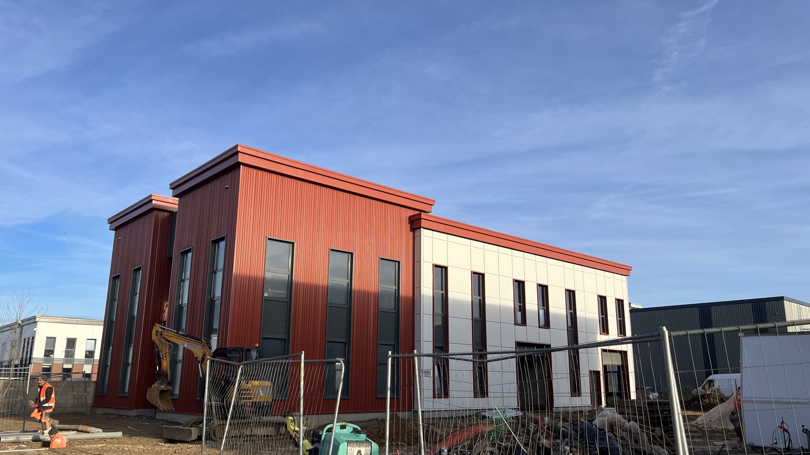 Bâtiment tertiaire neuf en fin de chantier avec lot électricité réalisé par EPB_elec